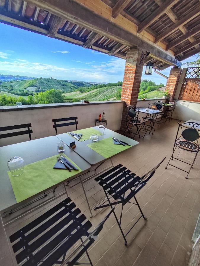 Vila La Tomatica In Commedia Mongardino Exteriér fotografie